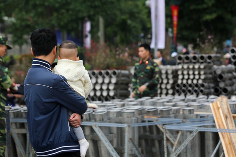 ben trong tran dia phao hoa chuan bi don giao thua o ha noi hinh 9