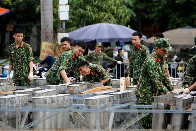 ben trong tran dia phao hoa chuan bi don giao thua o ha noi hinh 2