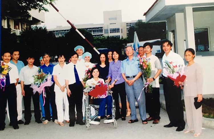 nu y ta nhiem sars nam 2003 tin tuong viet nam se danh bai covid-19 hinh 1