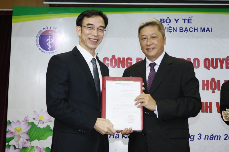 gs.ts nguyen quang tuan giu chuc giam doc benh vien bach mai hinh 2