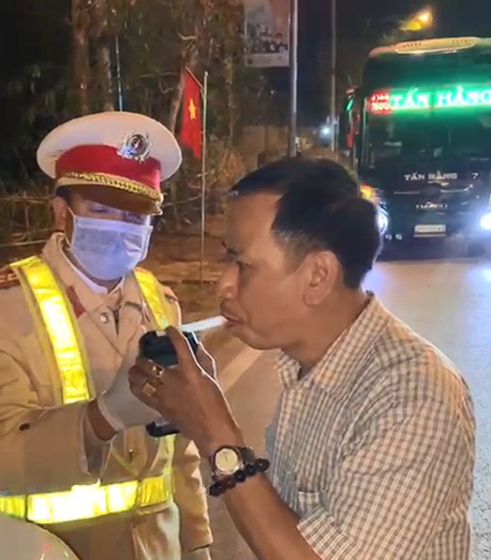 son la thu hoi 62 giay phep lai xe do vi pham nong do con hinh 1