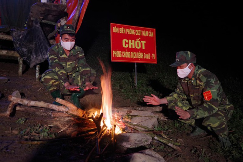 linh quan ham xanh "danh chan" covid-19 noi bien gioi xu nghe hinh 2
