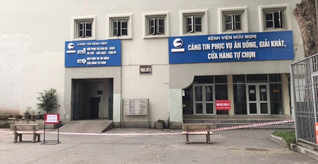 bv huu nghi cach ly 15 nguoi cua cong ty truong sinh, dong cua nha an hinh 1