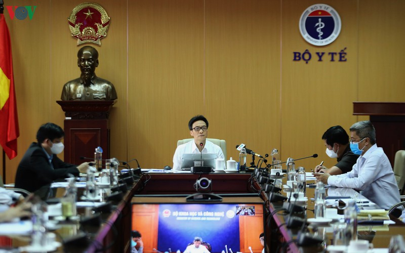 "cac bv coi nguoi den kham nhu doi tuong f1 de han che lay nhiem" hinh 1