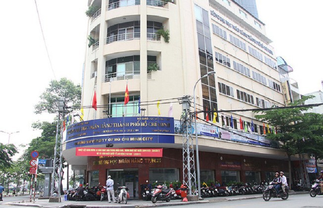 hieu truong, pho hieu truong dh ngan hang tphcm bi dinh chi cong tac hinh 1