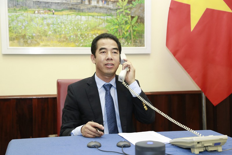 thu truong to anh dung dien dam voi quoc vu khanh bo ngoai giao anh hinh 1