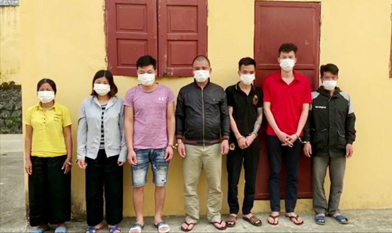 bat 7 doi tuong dang sat phat nhau tren chieu bac tai lao cai  hinh 1