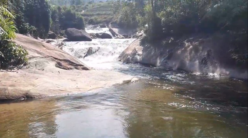 troi nang di tam thac, 2 chi em ruot duoi nuoc thuong tam hinh 1