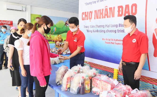 phien cho dac biet "cho nhan dao" trao nghia tinh, nhan yeu thuong hinh 1