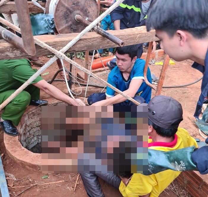 nao vet duoi gieng dao, 1 nguoi tu vong vi ngat khi hinh 1