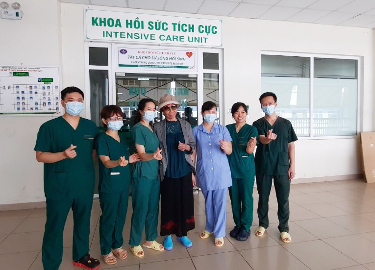 hom nay, benh nhan 19 chinh thuc xuat vien va duoc tro ve nha hinh 4
