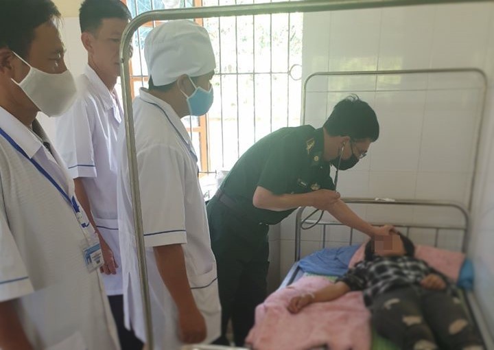 mau thuan gia dinh, me ru con gai 15 tuoi cung an la ngon tu van hinh 1