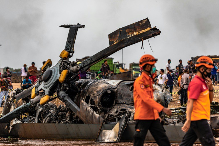 roi may bay quan su o indonesia lam 4 nguoi thiet mang hinh 1