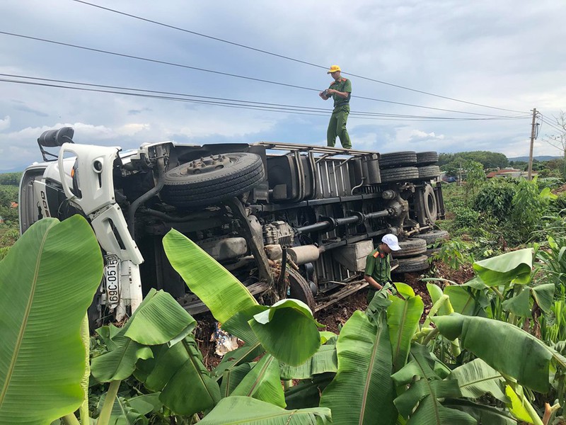 uy ban atgt quoc gia tham hoi gia dinh cac nan nhan vu xe dam o dak nong hinh 3