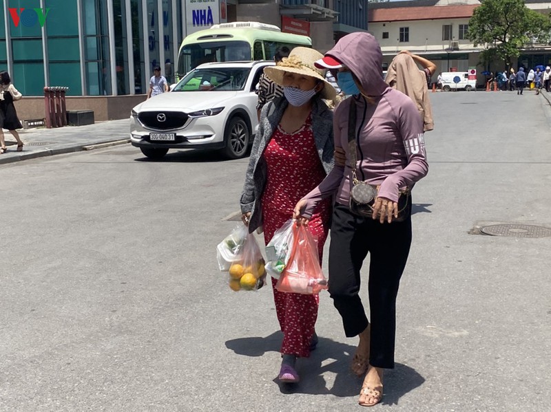  thoi tiet 23/6:mien bac tiep tuc nang nong gay gat, co noi tren 40 doc hinh 1