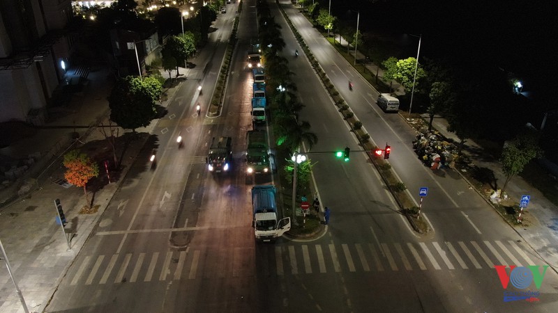 nguoi dan tiep tuc chan xe, rac noi thanh se di dau?  hinh 1