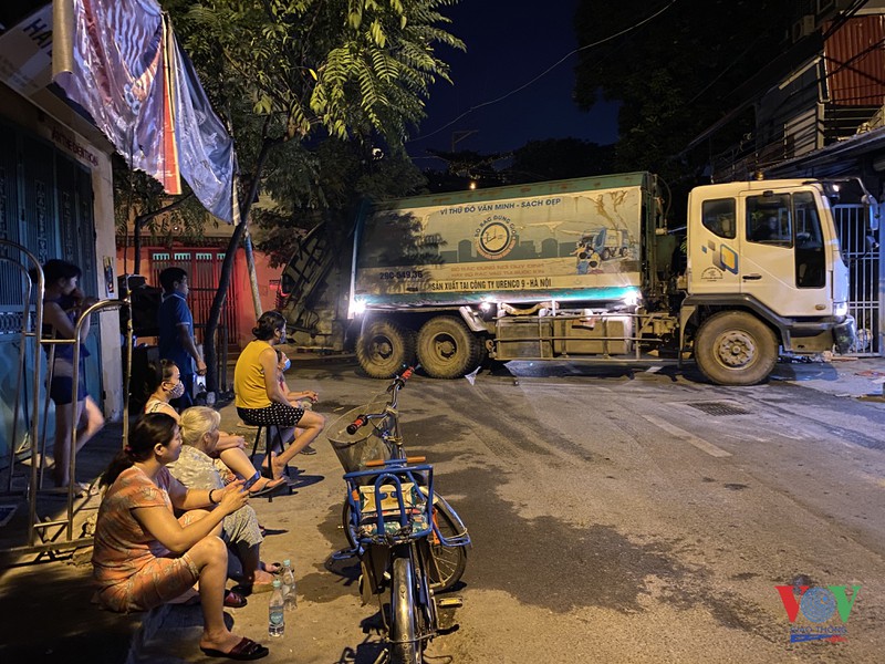 nguoi dan tiep tuc chan xe, rac noi thanh se di dau?  hinh 9
