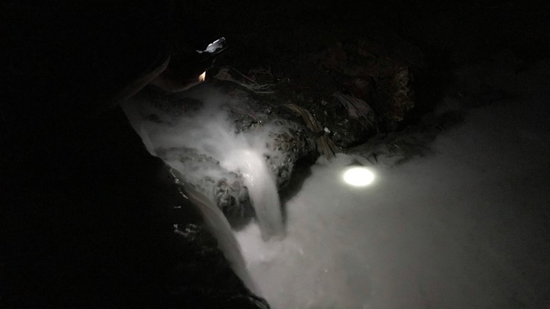 nuoc suoi so o binh duong noi bot trang khien nguoi dan lo so  hinh 2