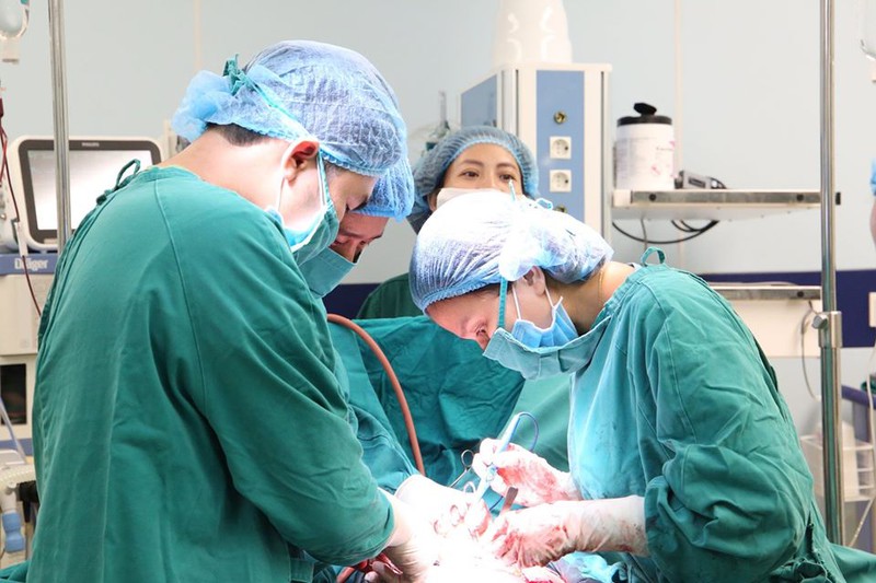 phau thuat thanh cong san phu bi rau tien dao trung tam cai rang luoc hinh 1