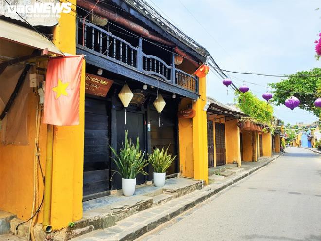 anh: pho co hoi an vang hoe truoc "gio g" thuc hien cach ly xa hoi hinh 2