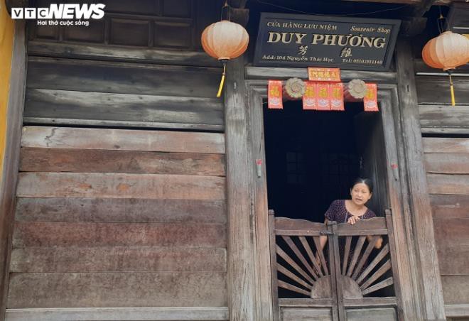 anh: pho co hoi an vang hoe truoc "gio g" thuc hien cach ly xa hoi hinh 8