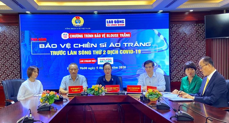 "neu so ca mac covid-19 gia tang, viet nam co the thieu nhan luc y te?" hinh 1