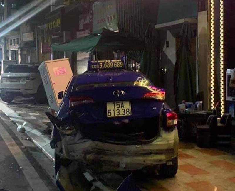 xe lexus gay tai nan lien hoan khien 1 nguoi tu vong hinh 1