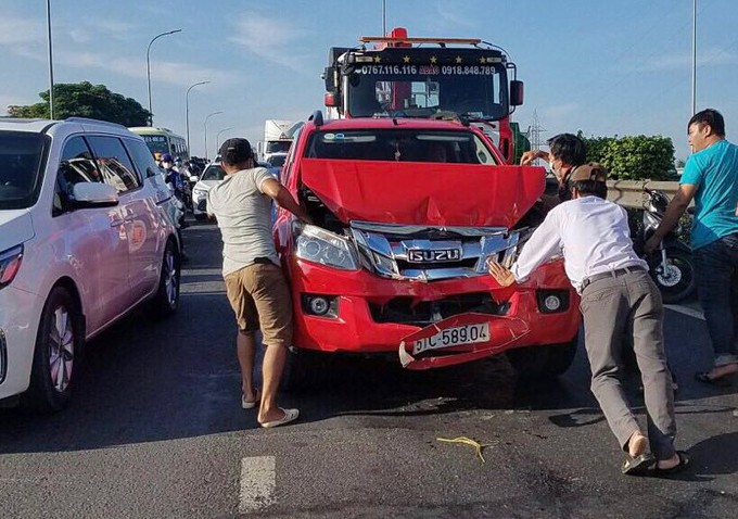 5 oto tong lien hoan o cua ngo sai gon hinh 2