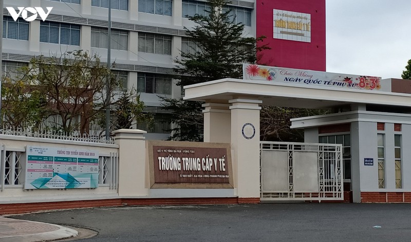 cach ly 33 nguoi tiep xuc voi co gai duong tinh voi sars- cov-2 hinh 1