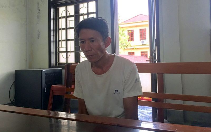 nghe tin em trai gap nan anh trai cam dao dam cong an bi thuong hinh 2