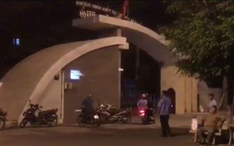 nong 24h: phan van anh vu choi toi, do loi cho ben ban nha dat cong hinh 5