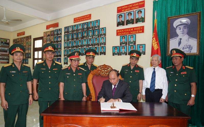 thu tuong tham, lam viec tai truong si quan luc quan 2 hinh 3