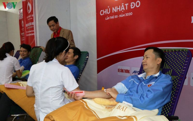 van co nhieu nguoi di hien mau trong dip nghi tet nguyen dan hinh 1