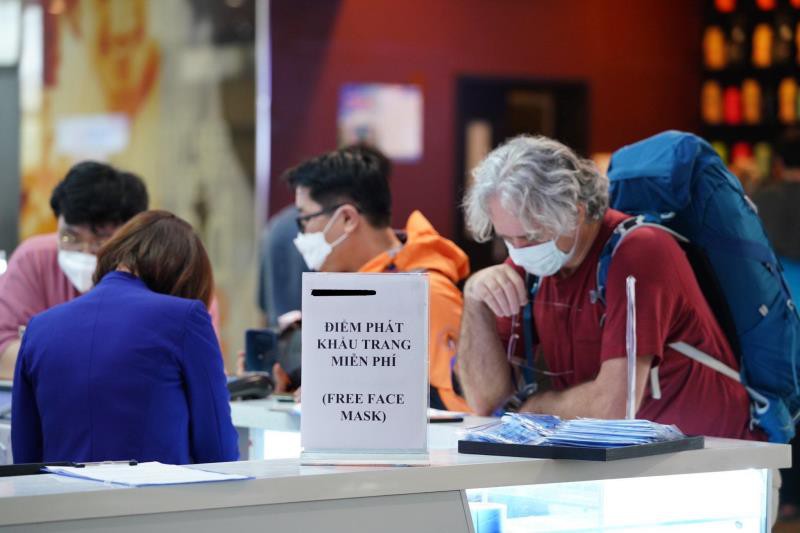 khu kiem soat, cach ly phong chong virus corona tai san bay noi bai hinh 8