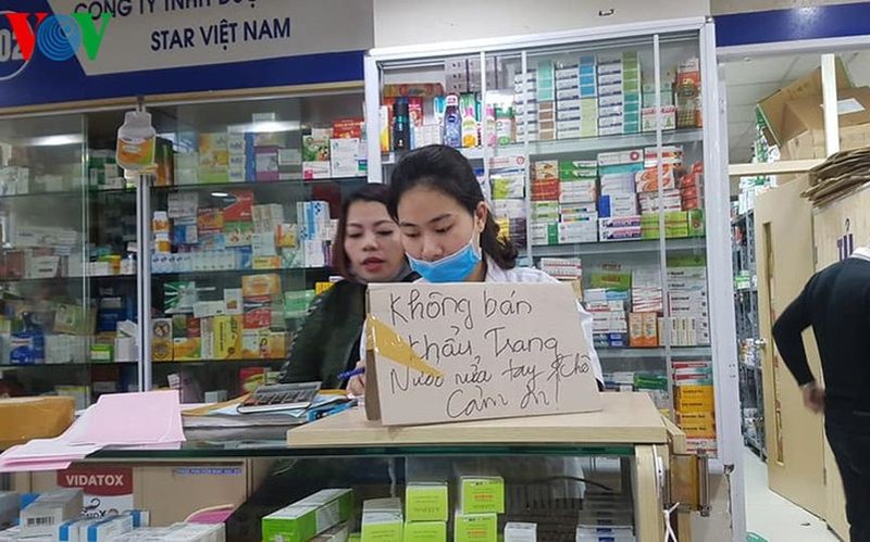 van nong thi truong khau trang, thiet bi y te phong dich corona hinh 1