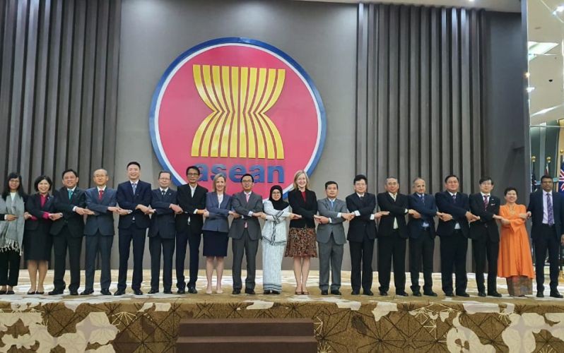 dai su cac nuoc thanh vien cap cao dong a hop tai indonesia hinh 1