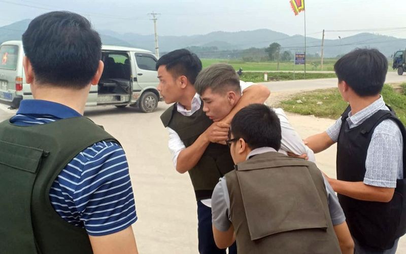 nong 24: ly do hoan xet xu vu buon ma tuy, om sung co thu trong xe hinh 2