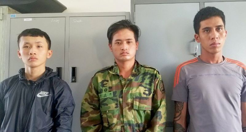 nong 24h: bi phat hien trom xe giua ban ngay, dung ma tau chong tra hinh 8