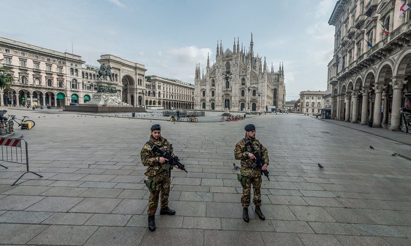 covid-19 da lay dong goc re nen tang xa hoi italy nhu the nao? hinh 2