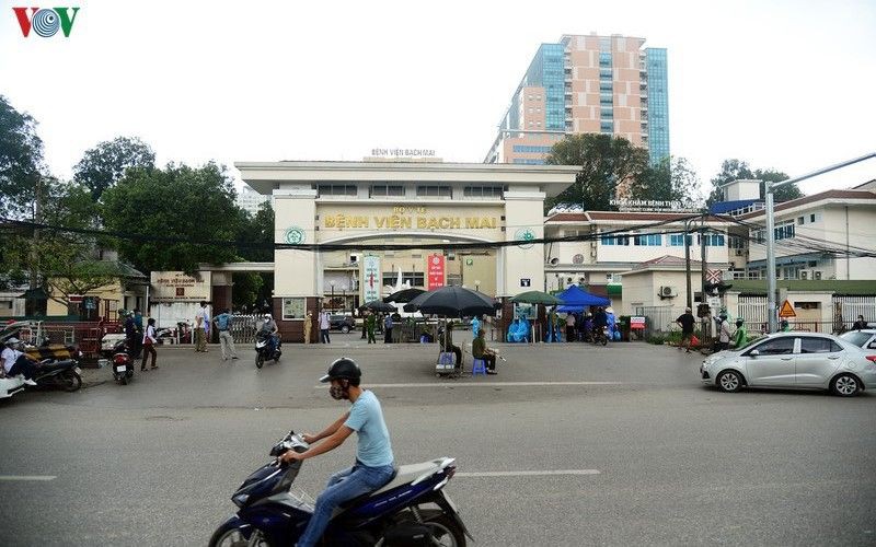 nghe an co gan 1.000 nguoi da den benh vien bach mai kham, dieu tri hinh 1