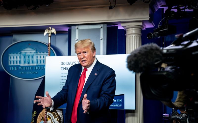 tong thong trump: my se doi mat voi "2 tuan dau thuong" vi covid-19 hinh 1