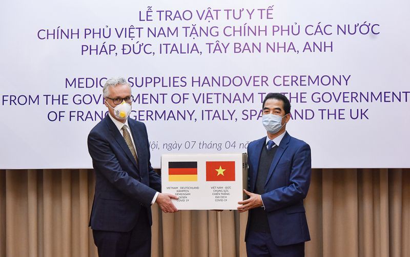 viet nam ung ho 550.000 khau trang ho tro chau au chong covid-19 hinh 1