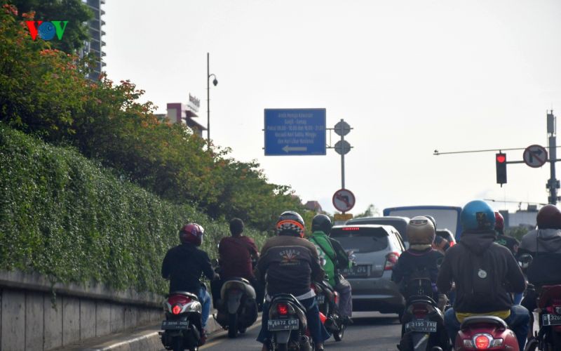 gioi han xa hoi tai indonesia chua giup han che covid-19 lay lan hinh 1