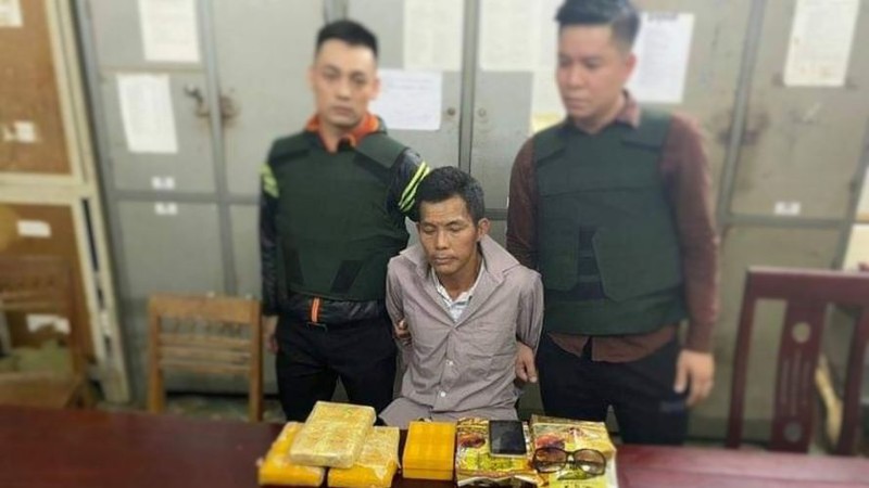 thay giao bi bat trong nha nghi cung so luong ma tuy "khung" hinh 1