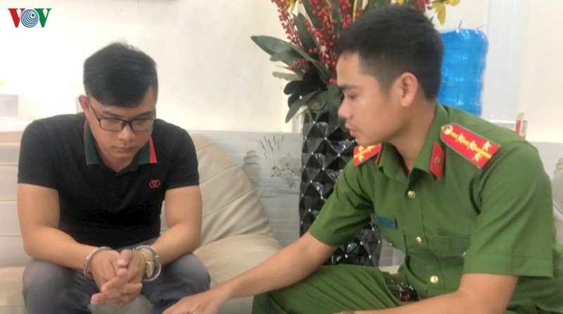 nong 24h: trieu quan su lan tron su truy bat cua cong an ra sao? hinh 10