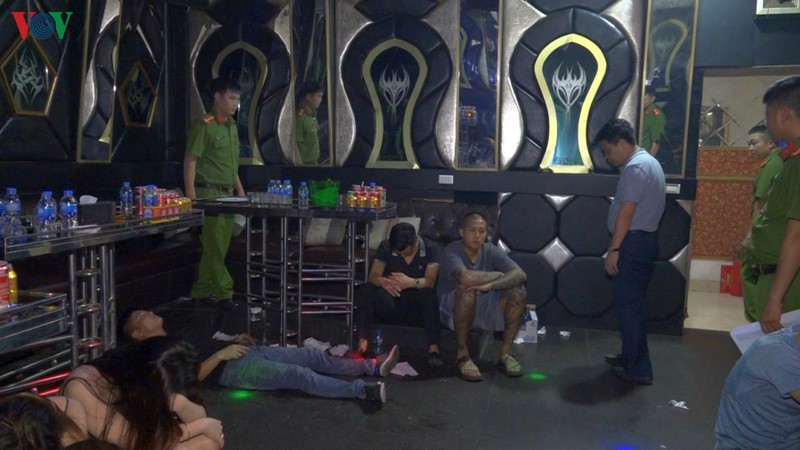 nong 24h: 99 doi tuong su dung ecstasy, ketamine trong bar, karaoke hinh 1