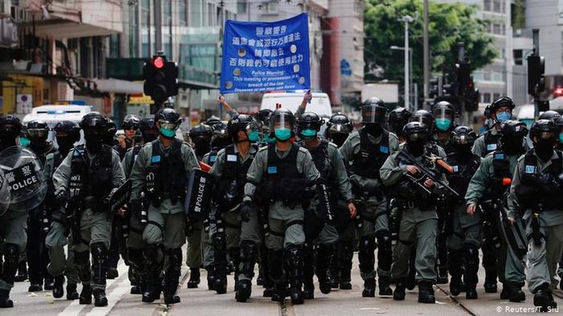 ngay dau luat an ninh quoc gia tai hong kong: 370 nguoi bi bat giu hinh 1