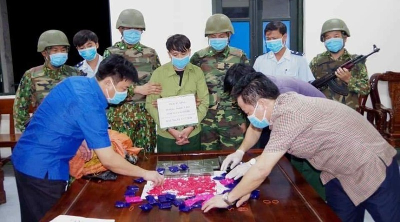 dong gia bo doi van chuyen 6 banh heroin va 7.600 vien ma tuy hinh 1