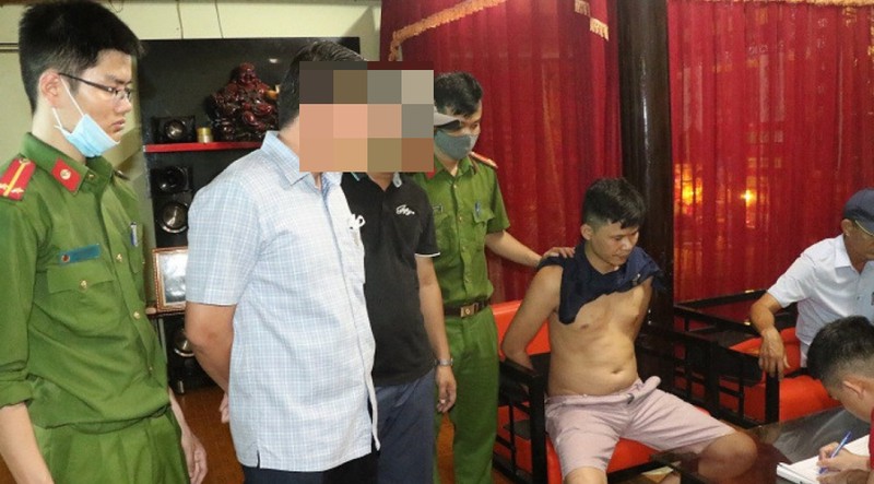 bat khan cap doi tuong "com can" mua ban ma tuy lau nam hinh 1