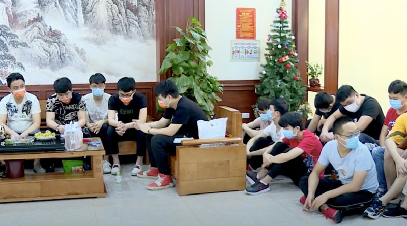 khoi to chu nha nghi giau gan 50 nguoi trung quoc nhap canh trai phep hinh 1